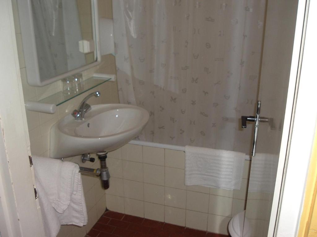 Depadansa Marina & Primorka Otel Omišalj Oda fotoğraf
